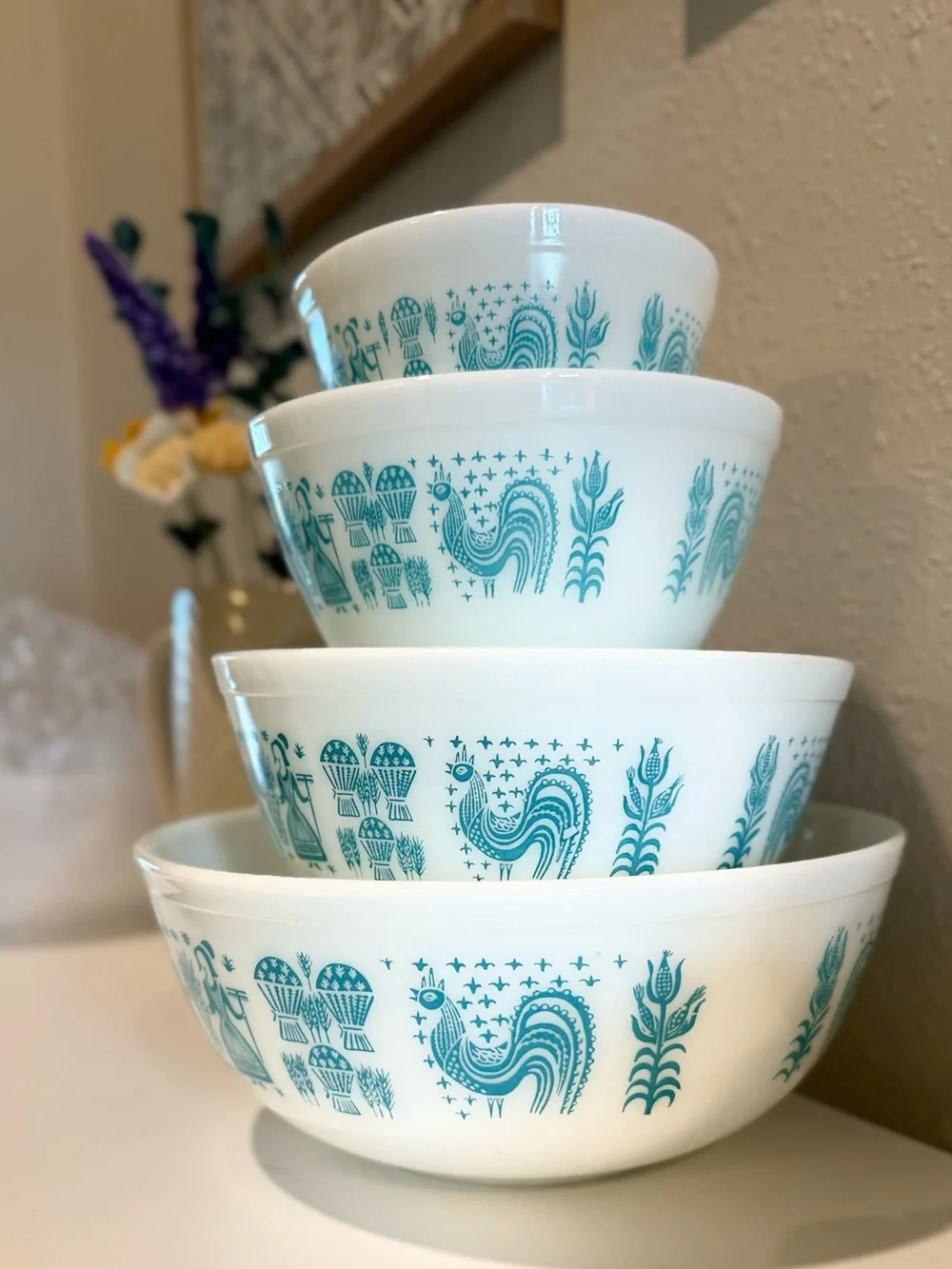 **Stunning** Butterprint Pyrex vintage mixing bowls, 404–401